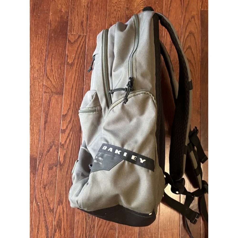 Oakley metal 30l